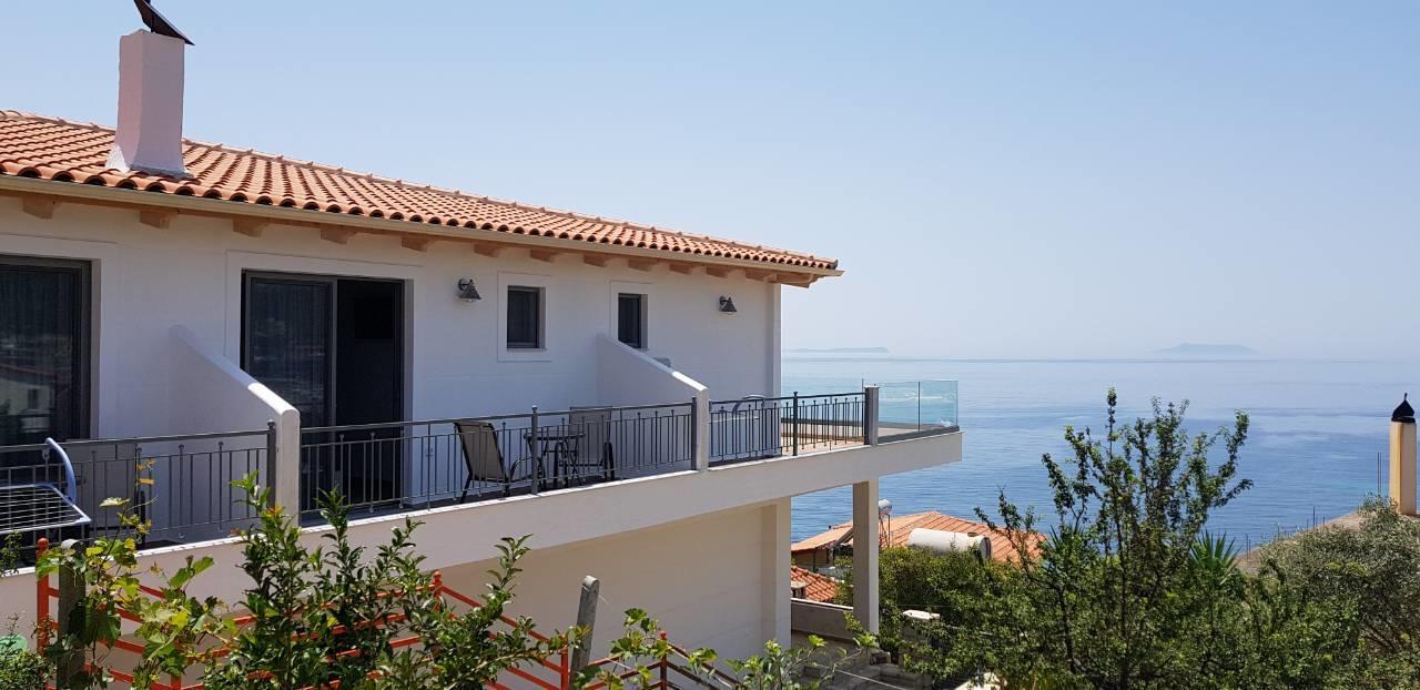 Apartamento First House Himarë